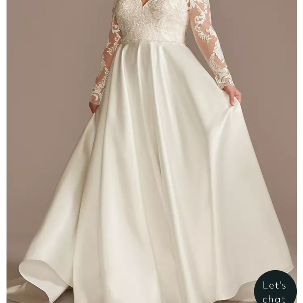 Elegant Lace Long Sleeve Wedding Dress - Picture 3 of 4